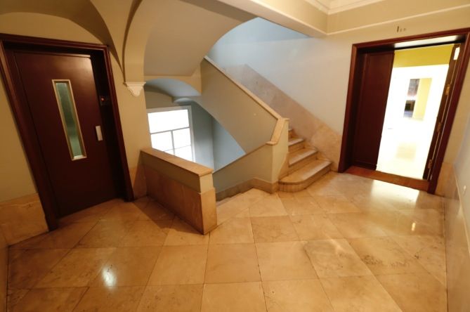 apartamento de lujo en la plaza de españa sevilla entrada
