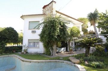 Casa de lujo con bonito jardin en sevilla